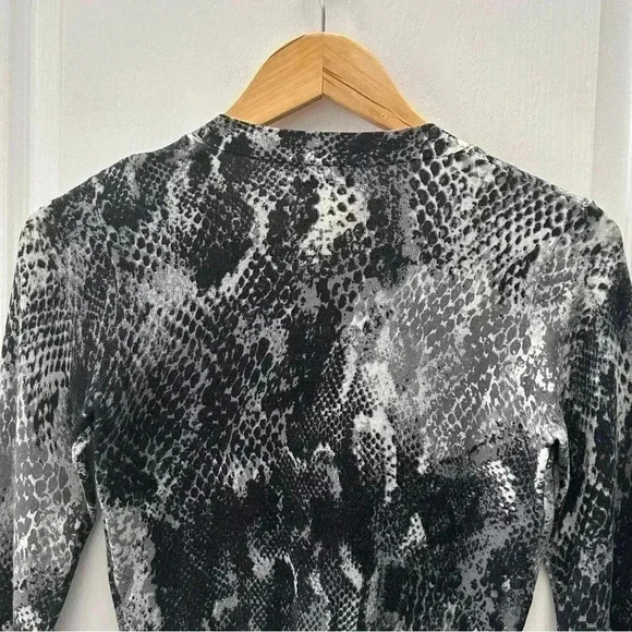 Ricki’s Cardigan Snakeskin Print V-Neck Button Front Fitted 3/4  Sleeves Grey XS - Picture 7 of 15